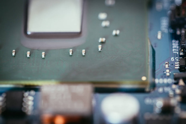 Computer Technology: Close up of a computer chip on a circuit bo - Φωτογραφία, εικόνα