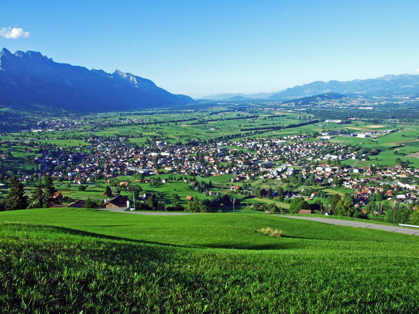 El asentamiento de Grabs en el valle del Rin - Cantón de St. Gallen, Suiza
 - Foto, Imagen