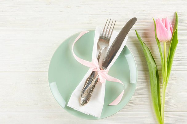 Easter table setting concept with a lot of copy space. - 写真・画像