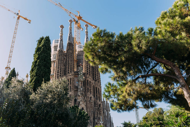 BARCELONA, SPAIN - DECEMBER 28, 2018: selective focus of Temple Expiatori de la Sagrada Familia, one of the most famous buildings of Barcelona, built by Antoni Gaudi - Foto, immagini