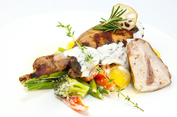 Sült nyúl hús és a burgonya, zöldség - Fotó, kép