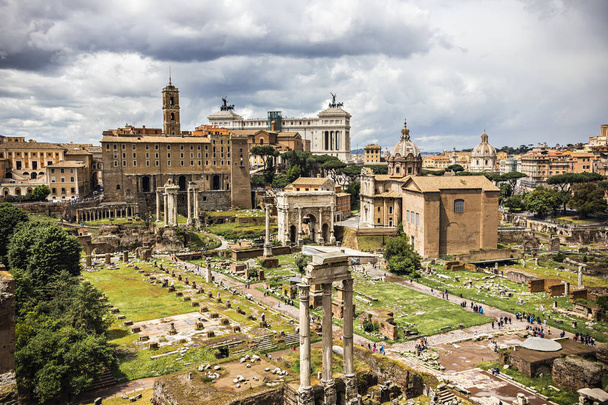 ROME, ITALY - May 2018: Roman Forum (Foro Romano) view from the viewpoint. Antique Rome city, Italy - Fotoğraf, Görsel
