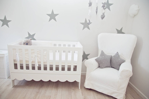 babies room with grey and white nursery stars - Foto, afbeelding