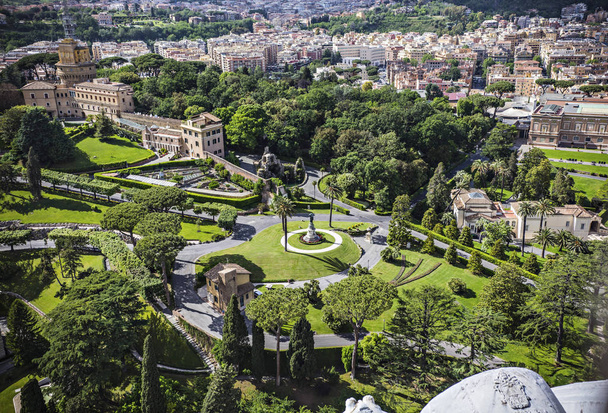 VATICANO - Maio de 2018: Vista aérea de Roma e da cidade do Vaticano do ponto de vista da cúpula da Basílica de São Pedro, Roma, Itália
 - Foto, Imagem