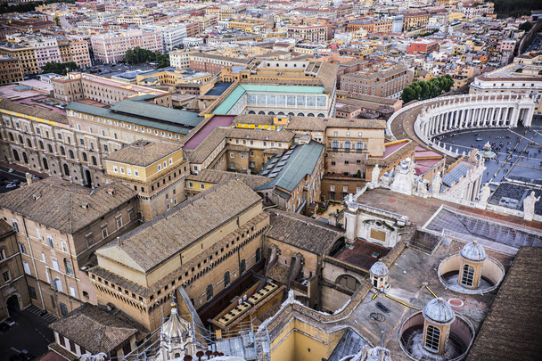VATICAN - May 2018: Aerial view of Vatican city and St. Peter's square from the dome viewpoint of St. Peter's Basilica, Rome, Italy - Fotografie, Obrázek