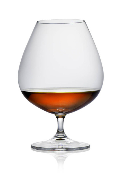 Goblet Cognac geïsoleerd - Foto, afbeelding