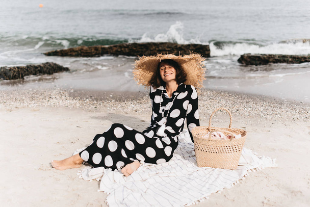 Woman in summer vacation wearing straw hat and beach dress enjoy - Φωτογραφία, εικόνα