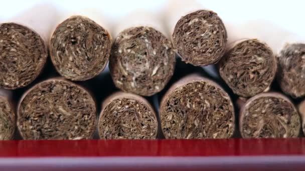 Кілька сигар, складених крупним планом
 - Кадри, відео
