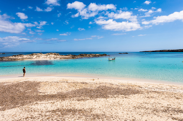 Turista visitando Els Pujols praia em Formentera ilha, Mediterr
 - Foto, Imagem
