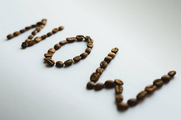 Palavra NOW feita com grãos de café
 - Foto, Imagem