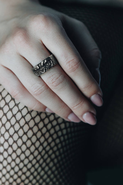 Woman hand with silver ape shape ring - Fotografie, Obrázek