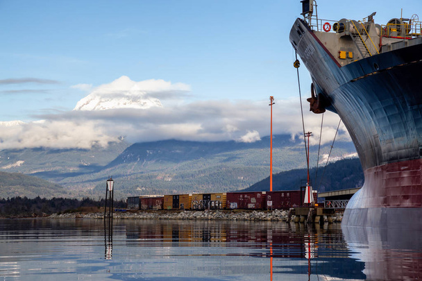 Squamish, British Columbia, Canada - January 1, 2019:  Ship parked at a Port during a winter day. - Foto, Imagen