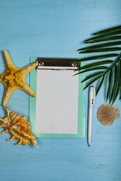Paper,seashells, starfish and leaf of palm - Фото, зображення