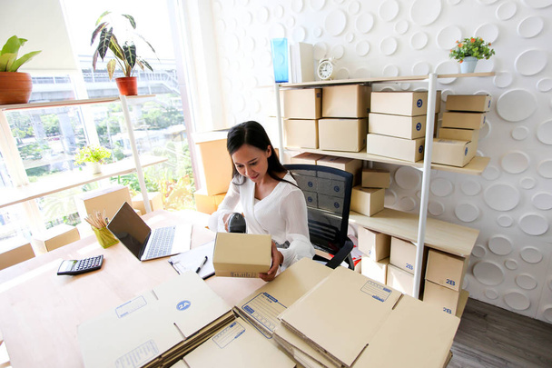 Young asian girl is freelancer Start up small business owner wri - Valokuva, kuva