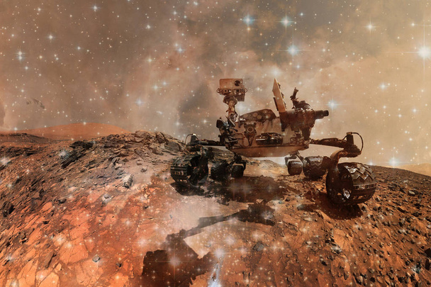 Nieuwsgierigheid Mars Rover verkennen de oppervlakte planeet Mars. - Foto, afbeelding