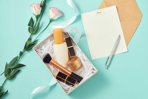 Make up gift box with serum, blush, brushes, cream and lipsticks - Foto, Imagen