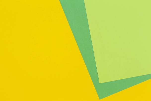 Geométrico plano poner amarillo y verde fondo de papel de color
 - Foto, Imagen