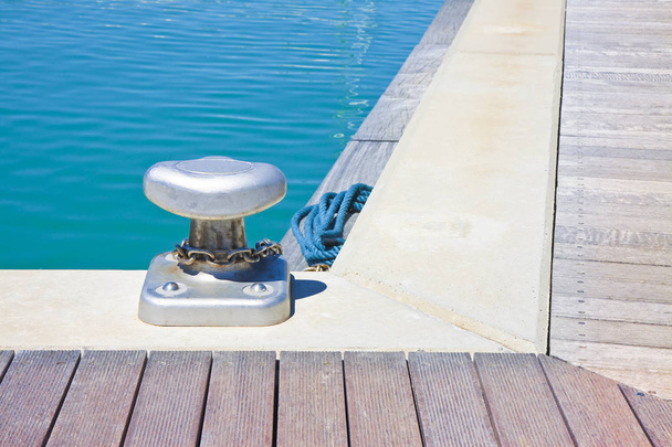Cleat for mooring boats on wooden platform - image with copy spa - Photo, Image