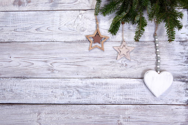 Composición navideña sobre fondo gris madera
 - Foto, imagen