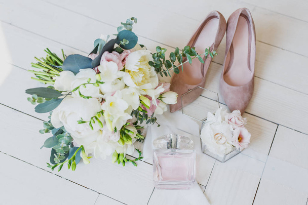 flowers, high heels and perfume on white wooden surface - Foto, Imagem