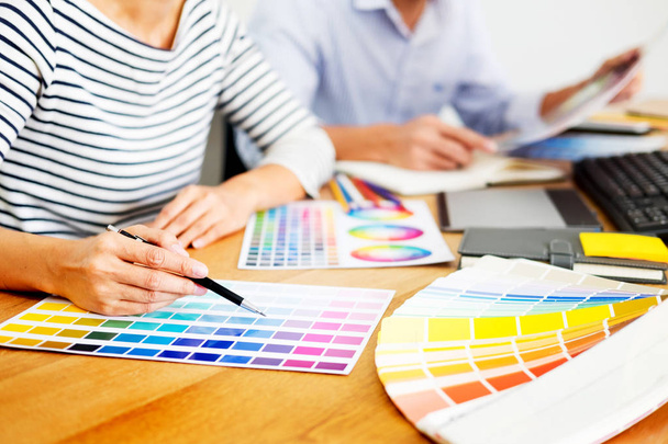 diseñador gráfico creatividad creativa trabajando juntos para colorear u
 - Foto, Imagen