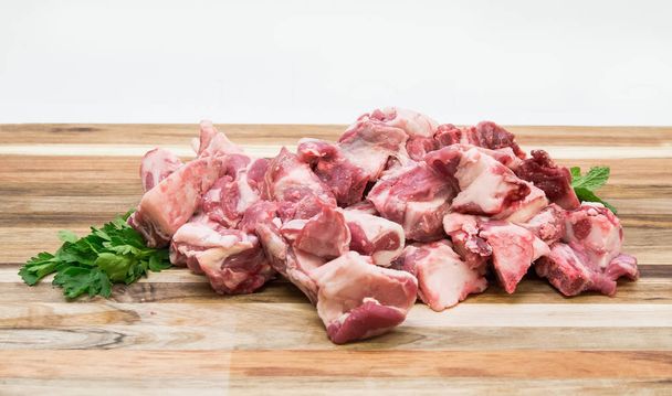 マトン ラム肉は子羊のシチュー チャック半分から部分をカット - 写真・画像