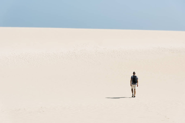 young backpacker man walking by the desert - Foto, Imagem