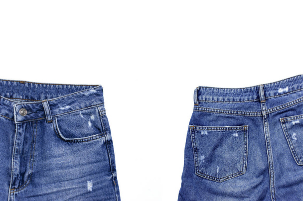 Blue jeans elszigetelt fehér háttér felülnézet lapos feküdt. Szép kék farmer részlete. Farmer textúra vagy farmer háttér. Trend, ruha. Szépség és a divat, ruházat koncepció. - Fotó, kép