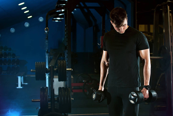 an athlete trains in the gym - Foto, Bild