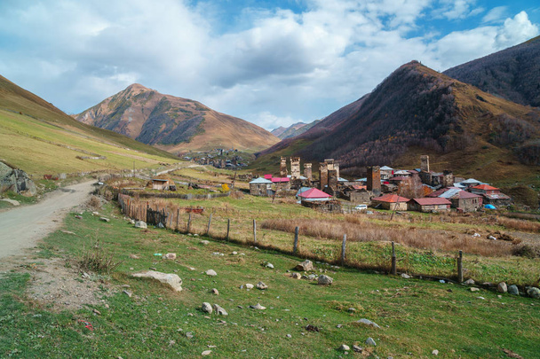 Ushguli - Euroopan korkein asuttu kylä. Kaukasus, Geo
 - Valokuva, kuva