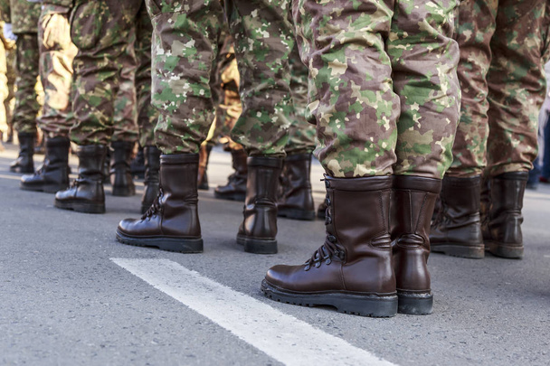 Υποδήματα των στρατιωτών Ρουμανία στρατιωτική στολή. Ρουμανικών στρατευμάτων - Φωτογραφία, εικόνα