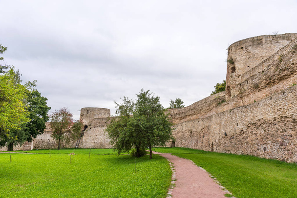 The Izborsk fortress. The ruins of the oldest stone fortress in Russia. Izborsk, Pskov region, Russia - Foto, immagini