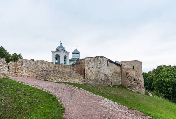 The Izborsk fortress. The ruins of the oldest stone fortress in Russia. Izborsk, Pskov region, Russia - Фото, изображение