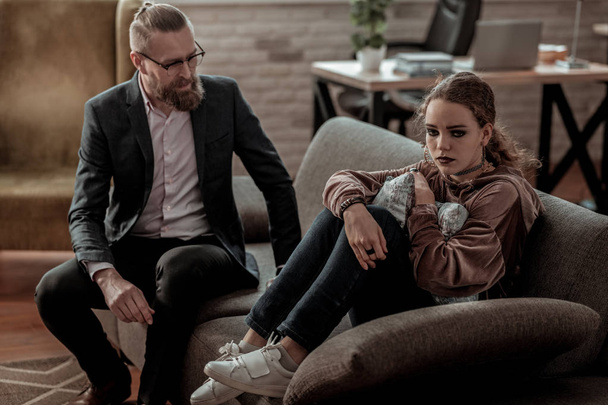 Businessman coming to her teenage daughter with depression - Zdjęcie, obraz