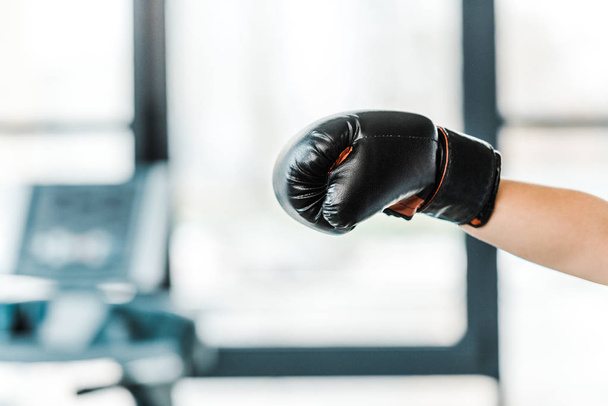 cropped view of woman wearing boxing glove in gym - Φωτογραφία, εικόνα