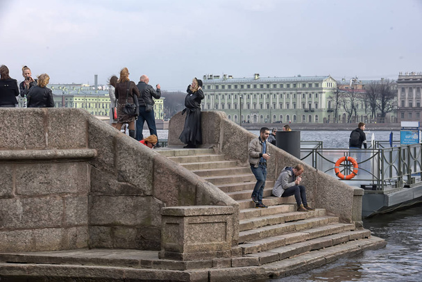 People relax on the Neva River at the Peter and Paul Fortress, S - Photo, image