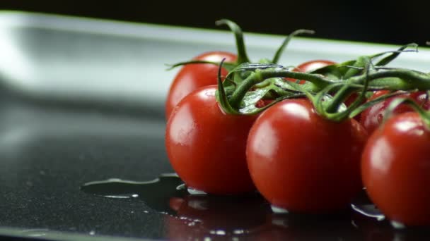 Branche de tomates cerises fraîches naturelles gyrating
 - Séquence, vidéo