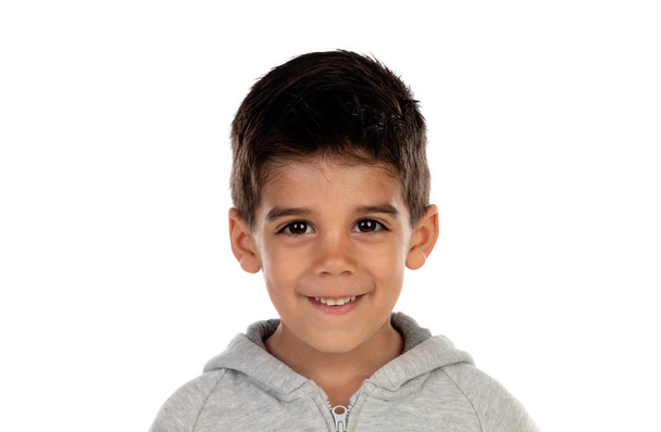 Romské dítě se šedivým tričkem izolovaným na bílém pozadí - Fotografie, Obrázek