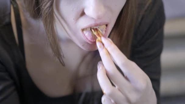close-up. Sexy girl eats fast food. Eats french fries. Concept of healthy eating and obesity society - 映像、動画