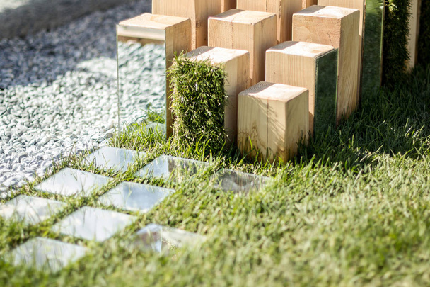Wooden sculpture with mirrors on the background of grass. Modern - Foto, Imagem