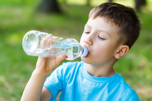 dítě pít vodu - Fotografie, Obrázek
