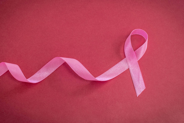 Prsu rakovina koncept, růžová stuha na pozadí - Fotografie, Obrázek