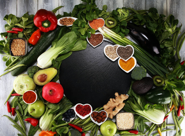 Gezonde voeding schoon eten selectie. groenten, fruit, zaden, su - Foto, afbeelding