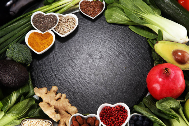 Aliments sains sélection de manger propre. fruits, légumes, graines, su
 - Photo, image