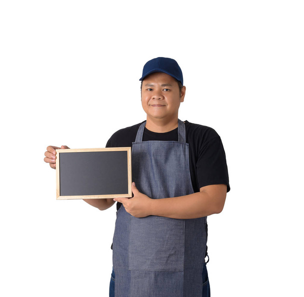 muž pracovníka nebo technikem v černé košili a zástěry drží cha - Fotografie, Obrázek