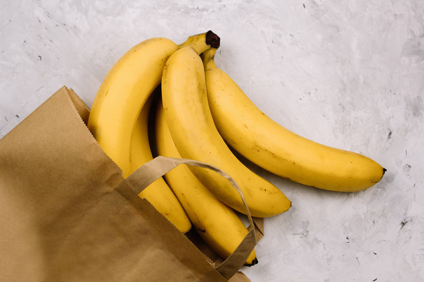 top view fresh bananas in paper bag - Foto, afbeelding