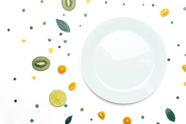 Alimentos flat lay: conceito de verão primavera com prato vazio. Vegan veg
 - Foto, Imagem