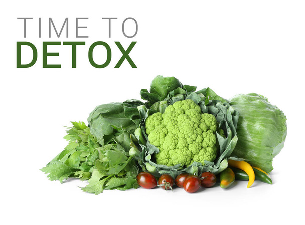 Свежие овощи для детоксикации диеты на белом фоне
 - Фото, изображение