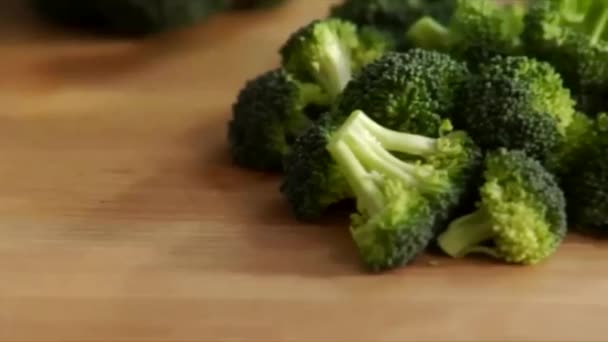 Pan over broccoli florets - 映像、動画