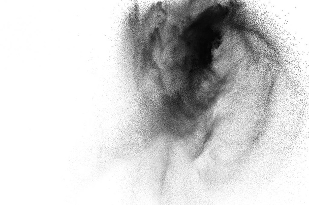 Μαύρη σκόνη έκρηξη σε άσπρο φόντο. Μαύρη σκόνη σωματίδια παφλασμό. Χειροποίητη σκόνη Holi φεστιβάλ. - Φωτογραφία, εικόνα